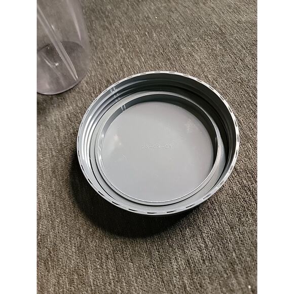 Nutribullet 32 oz Tall Cup with Stay Fresh Lid; Fits 600W, 900W Blenders - Picture 4 of 7